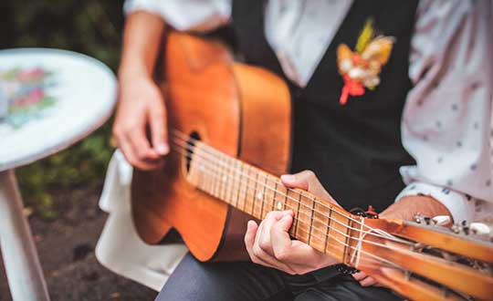 How to Hire the Right Wedding Band